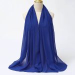 Blauwe hijab van zijden mousseline