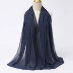 Blauwe hijab van zijden mousseline