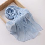 Véu de seda para mulher em tons azuis - Azul-celeste