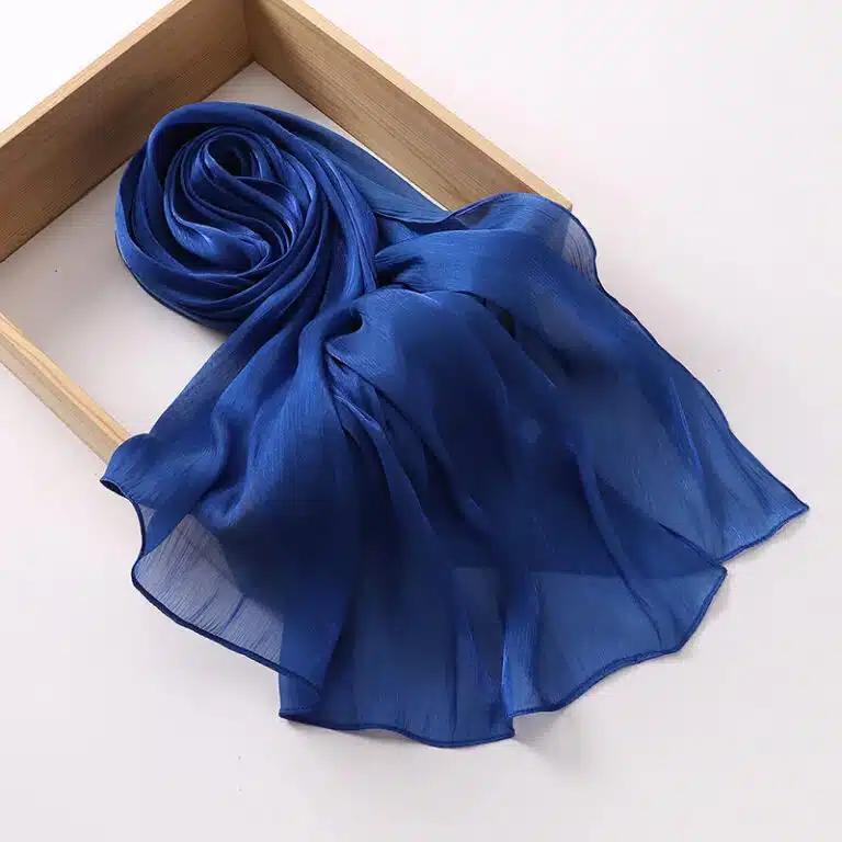 Voile pour femme en soie tons bleus