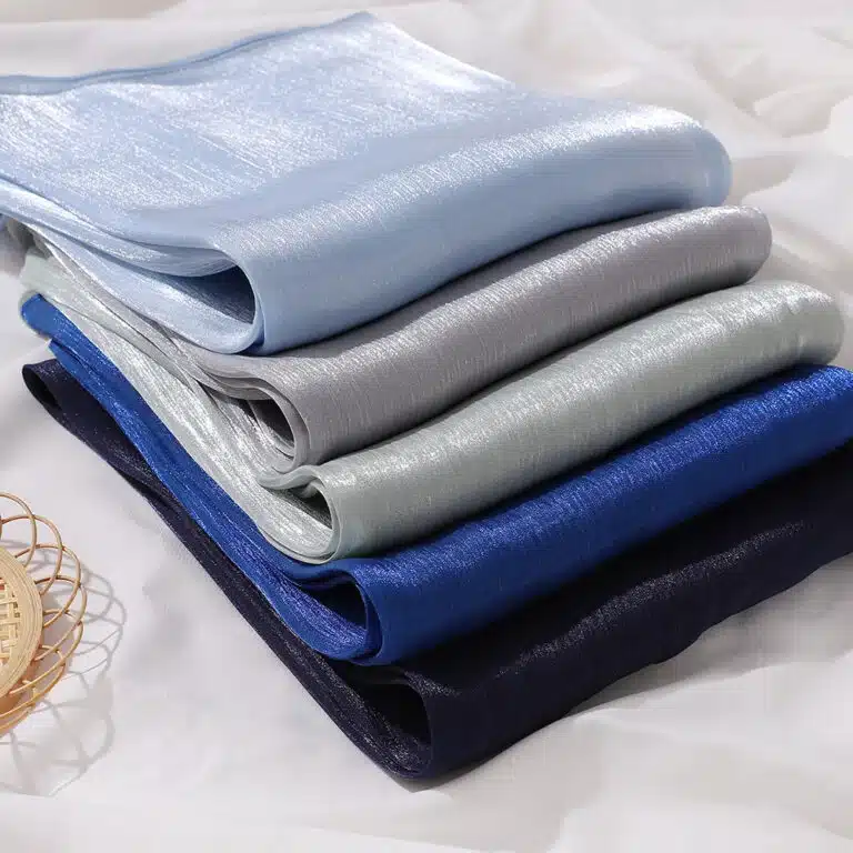 Voile pour femme en soie tons bleus