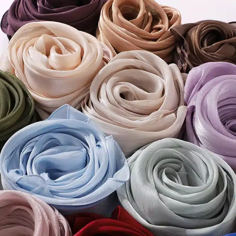 Voile pour femme en soie tons bleus