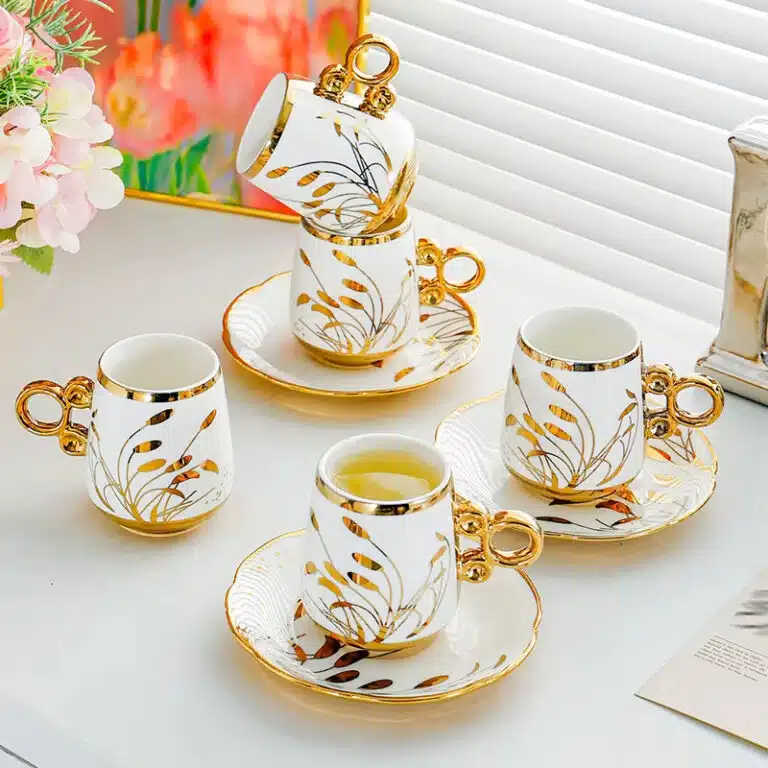Tasse de café Turc motifs dorés