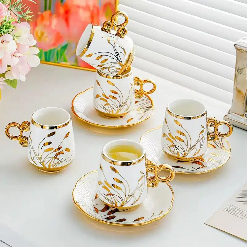 Tasse de café Turc motifs dorés