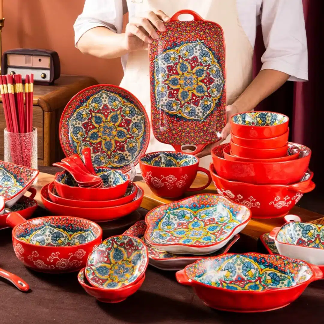Vaisselle en céramique style tunisienne rouge
