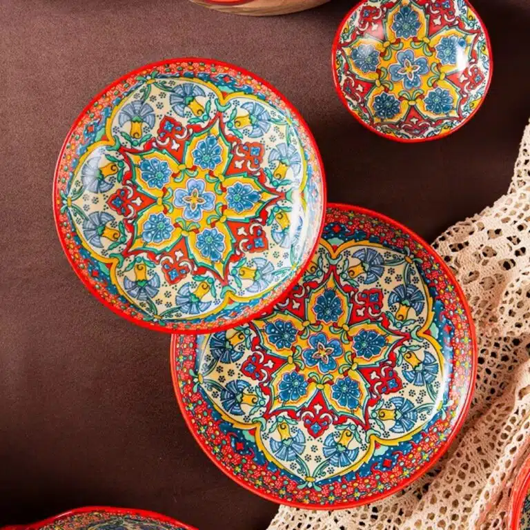 Vaisselle en céramique style tunisienne rouge