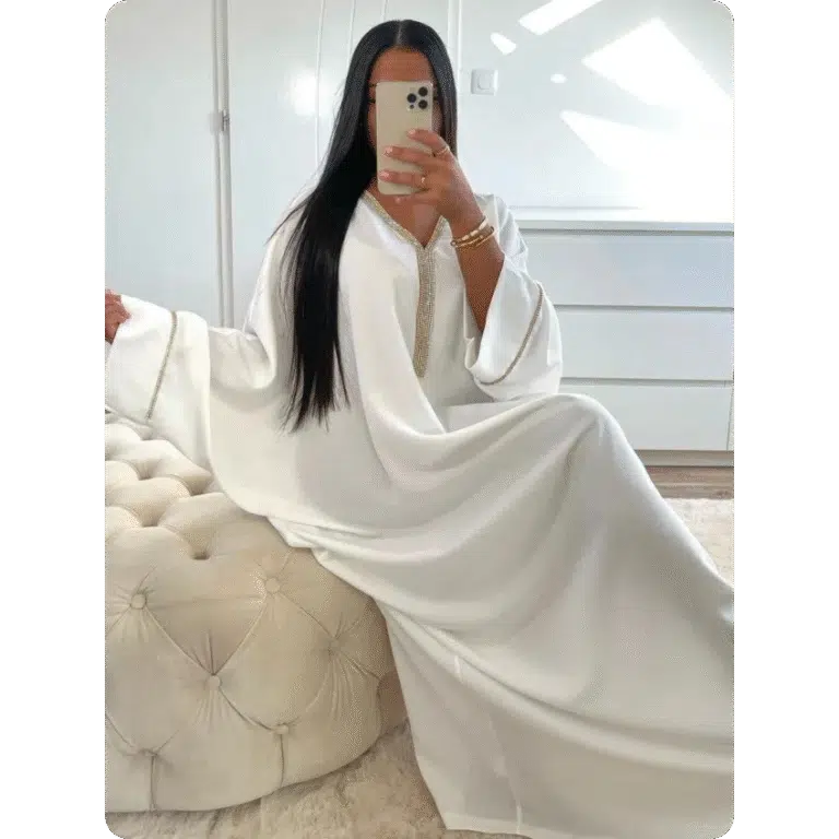 Abaya satinée avec encolure en v
