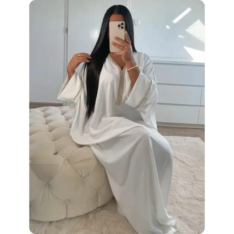 Abaya satinée avec encolure en v