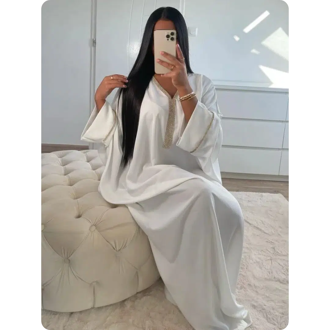 Abaya satinée avec encolure en v