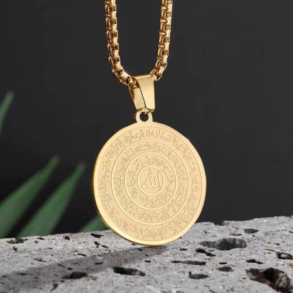 Pendentif rond Allah gravé