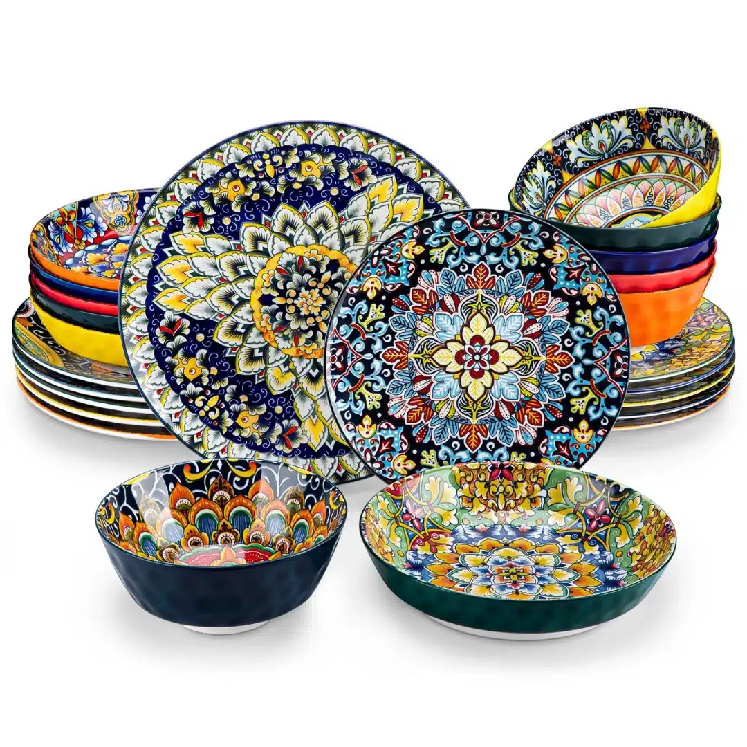 Service de vaisselle en céramique à motifs orientaux multicolores