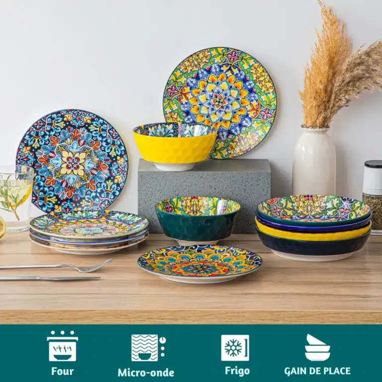 Service de vaisselle en céramique à motifs orientaux multicolores