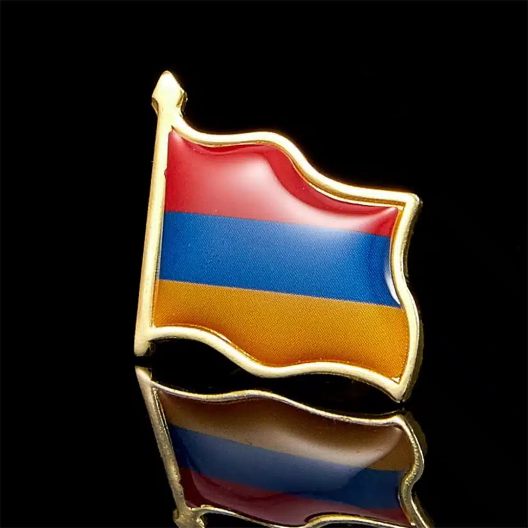 Broche drapeau arménien en métal avec fermoir
