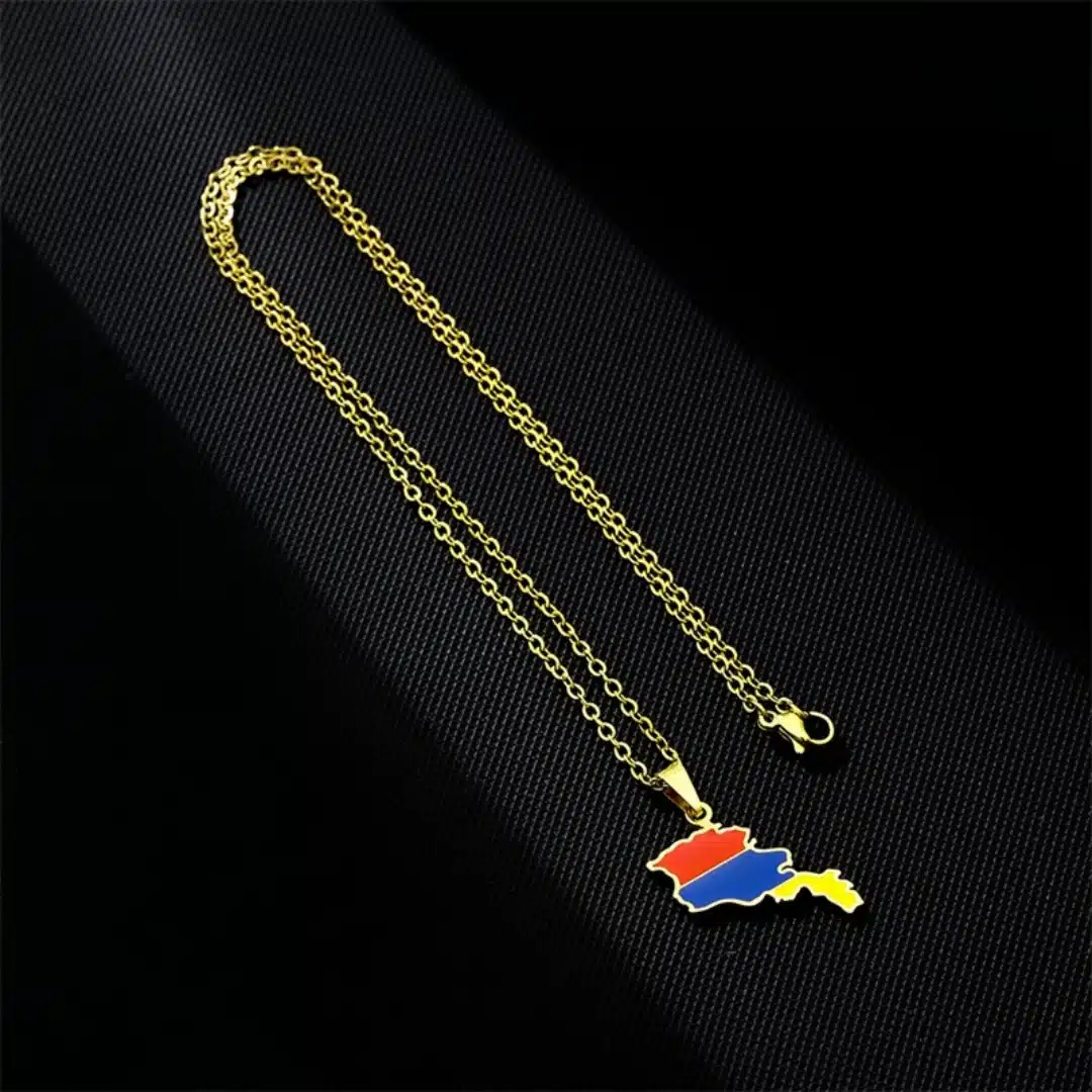 Collier carte de l’Arménie en acier inoxydable