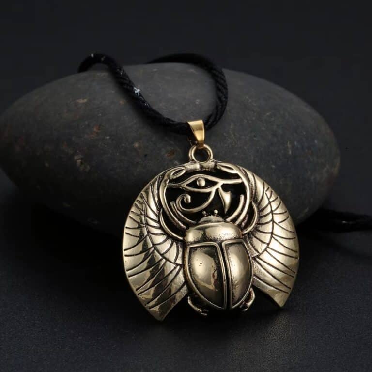 Collier Oeil D'horus avec Pendentif de Scarabée Ailé 2