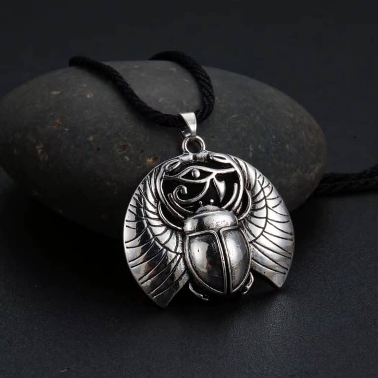 Collier Oeil D'horus avec Pendentif de Scarabée Ailé 3