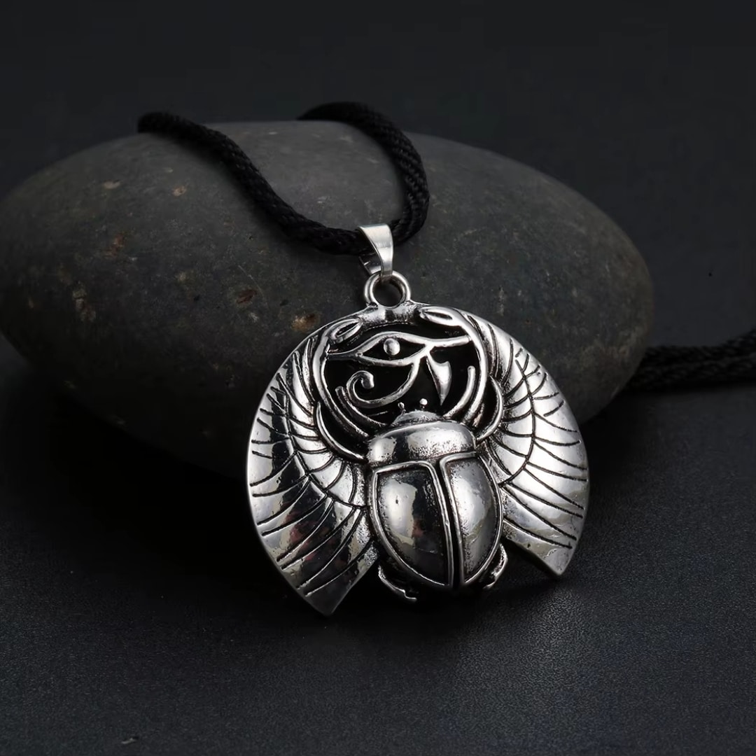 Collier Oeil D'horus avec Pendentif de Scarabée Ailé 3
