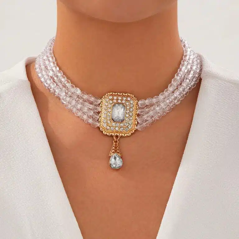Collier orientale ras de cou strass à perles et pendentif doré
