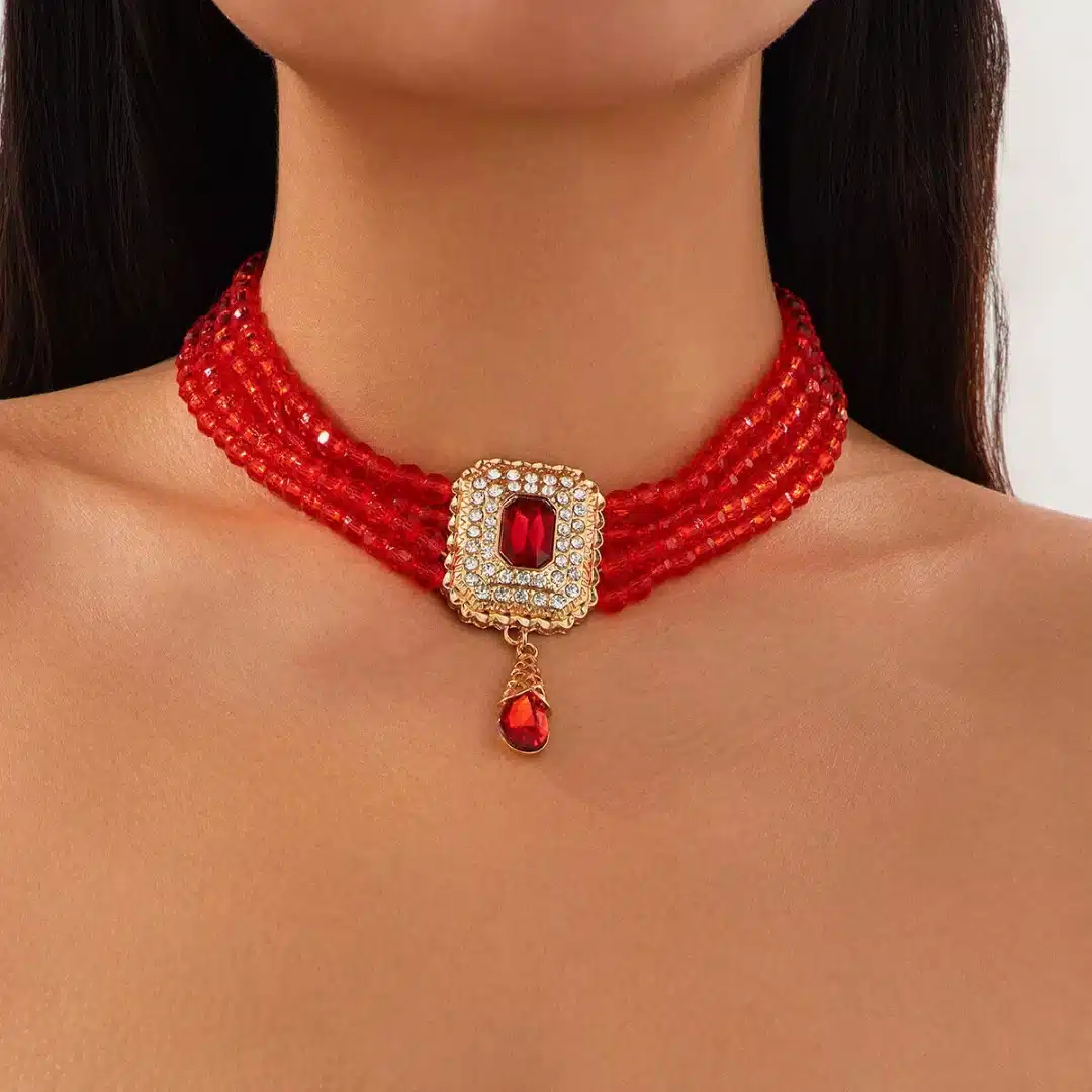 Collier orientale ras de cou strass à perles et pendentif doré