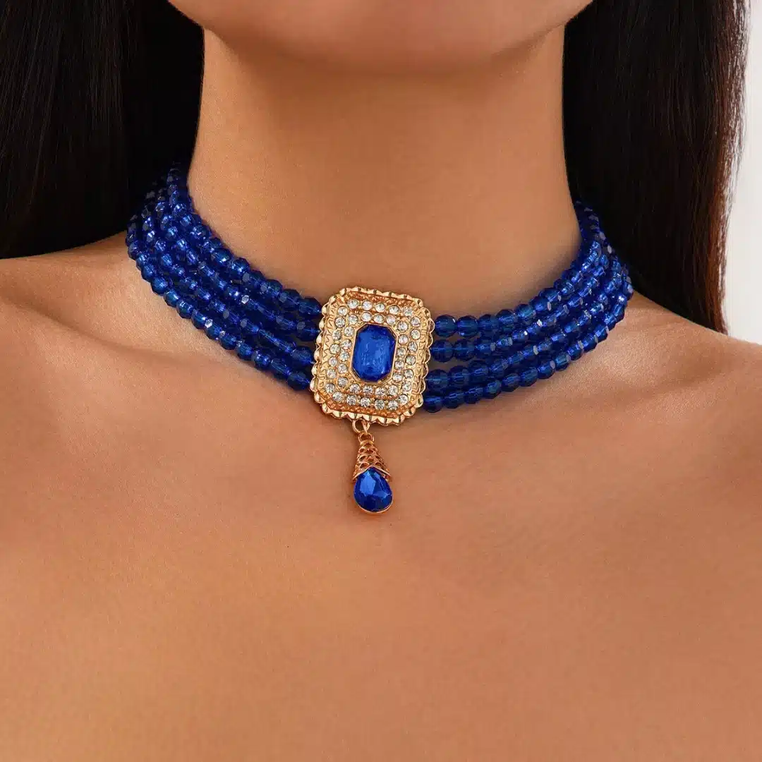 Collier orientale ras de cou strass à perles et pendentif doré