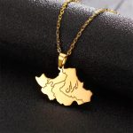 Collar colgante mapa de Irán con acabado dorado y acero inoxidable