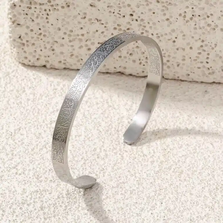 Jonc bracelet gravé en calligraphie arabe