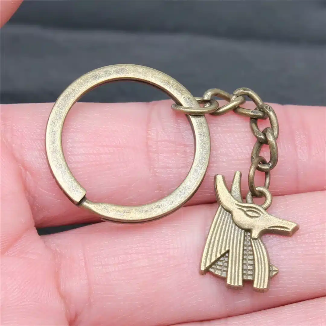 Porte-clés tête d'anubis en métal antique