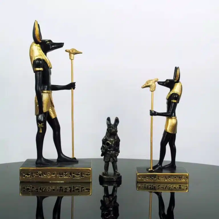 Statue Anubis en résine, noire et dorée