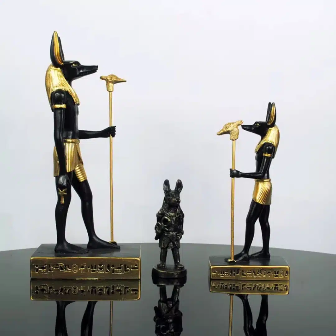 Statue Anubis en résine, noire et dorée