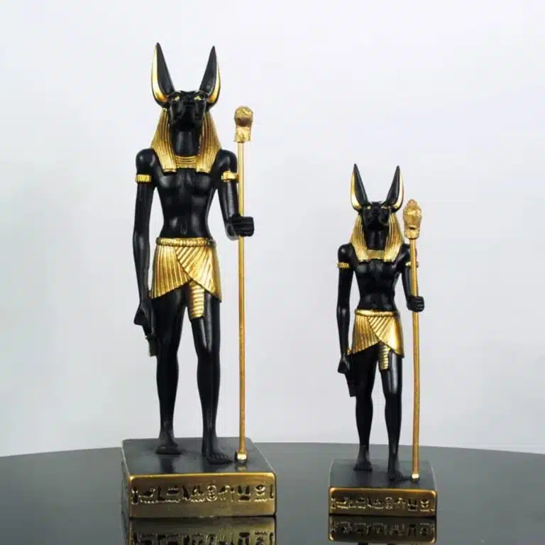 Statue Anubis en résine, noire et dorée
