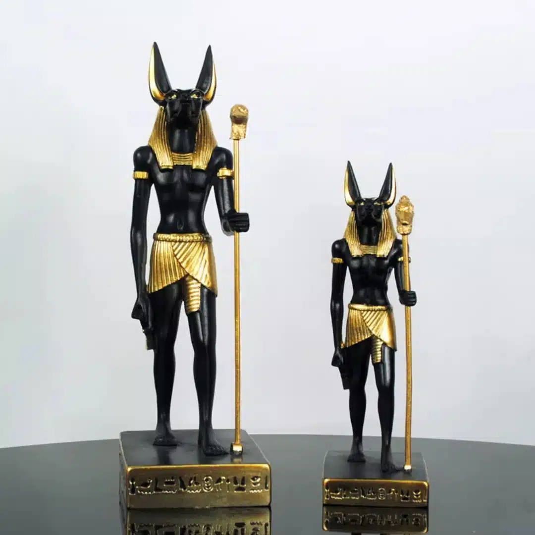 Statue Anubis en résine, noire et dorée