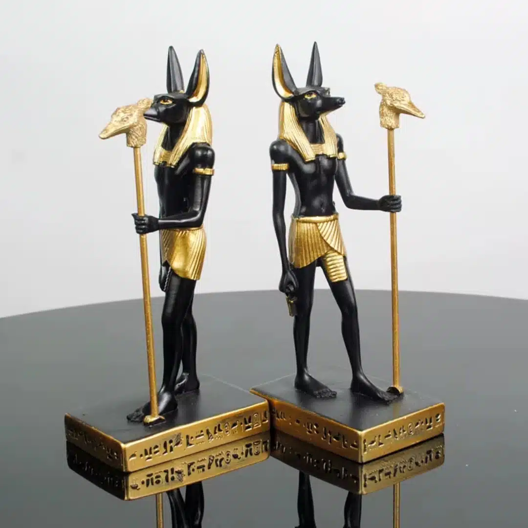 Statue Anubis en résine, noire et dorée