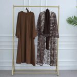 Geborduurde lila abaya van bloemenkant
