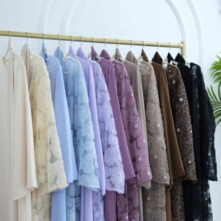 Abaya Brodée Lilas en Dentelle Florale 2