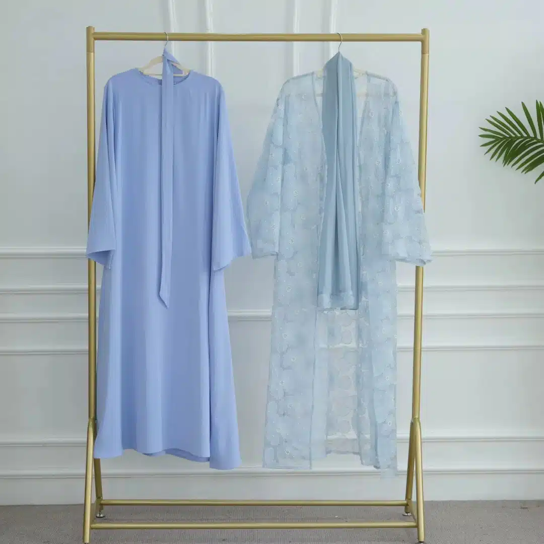 Abaya brodée lilas en dentelle florale