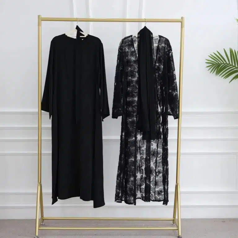 Abaya brodée lilas en dentelle florale