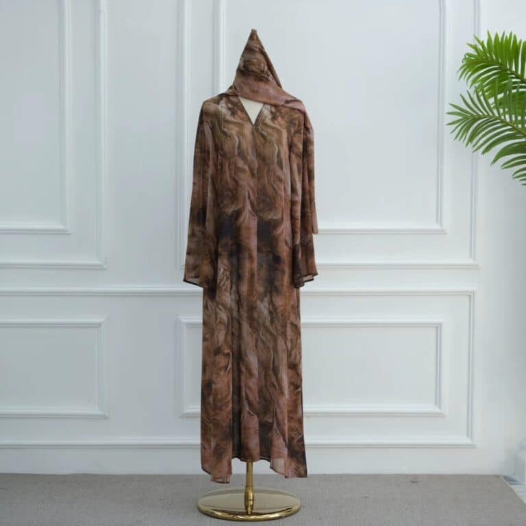 Abaya en Mousseline à Capuchon en Tissu Léger 9