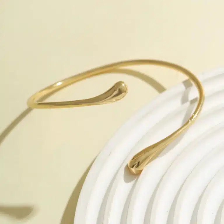 Bijou de bras orientale en forme de goutte