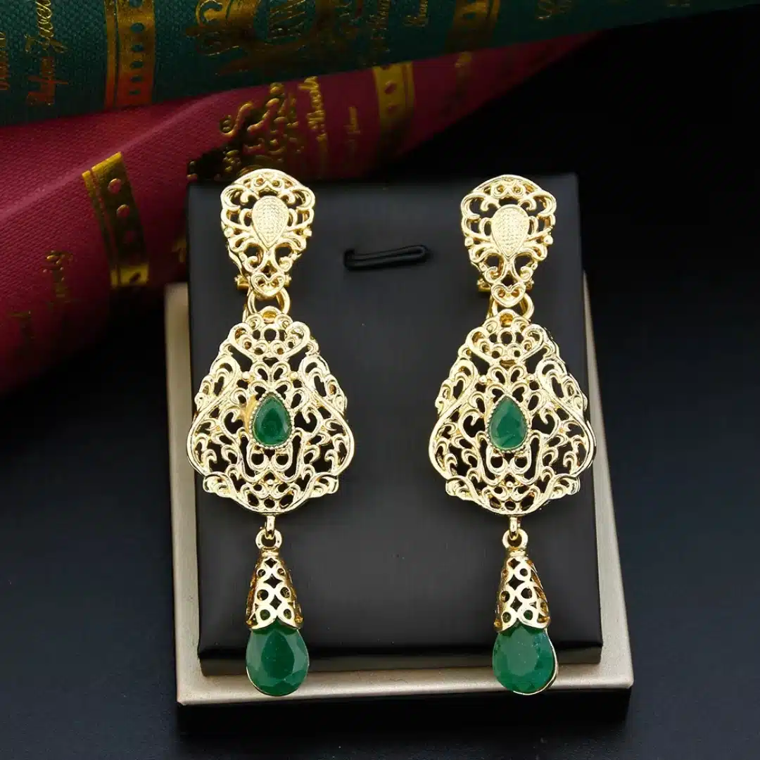 Boucles d’oreilles orientales avec pierres colorées