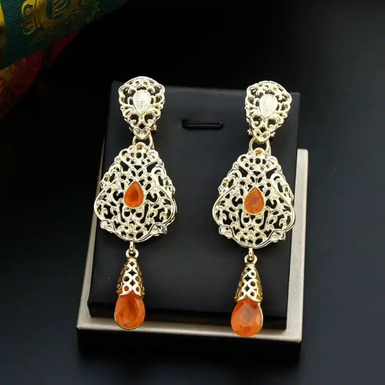 Boucles d’oreilles orientales avec pierres colorées