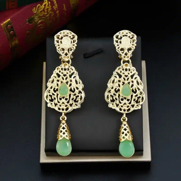 Boucles d’oreilles orientales avec pierres colorées