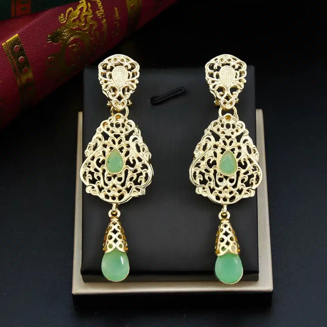 Boucles d’oreilles orientales avec pierres colorées