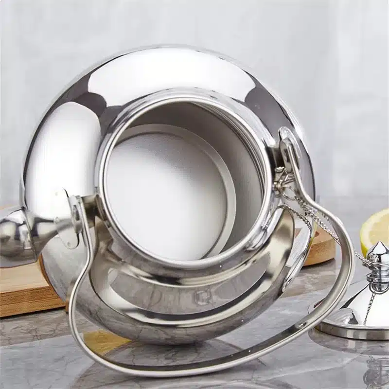Bouilloire dorée en acier inoxydable avec infuseur