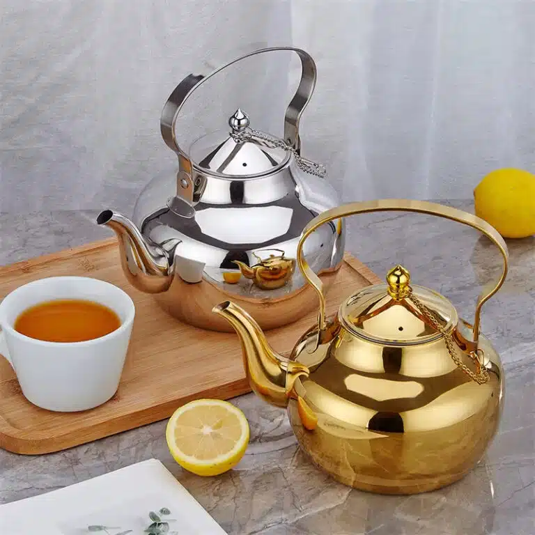 Bouilloire dorée en acier inoxydable avec infuseur