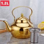 Chaleira dourada em aço inoxidável com infusor