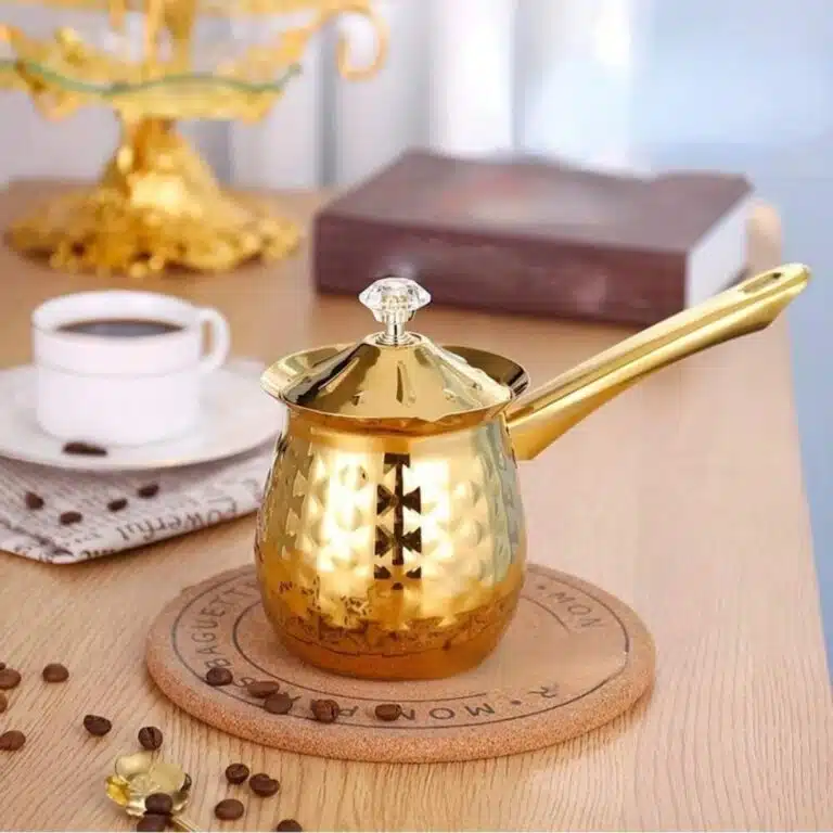 Cafetière turque en inox doré martelé avec couvercle