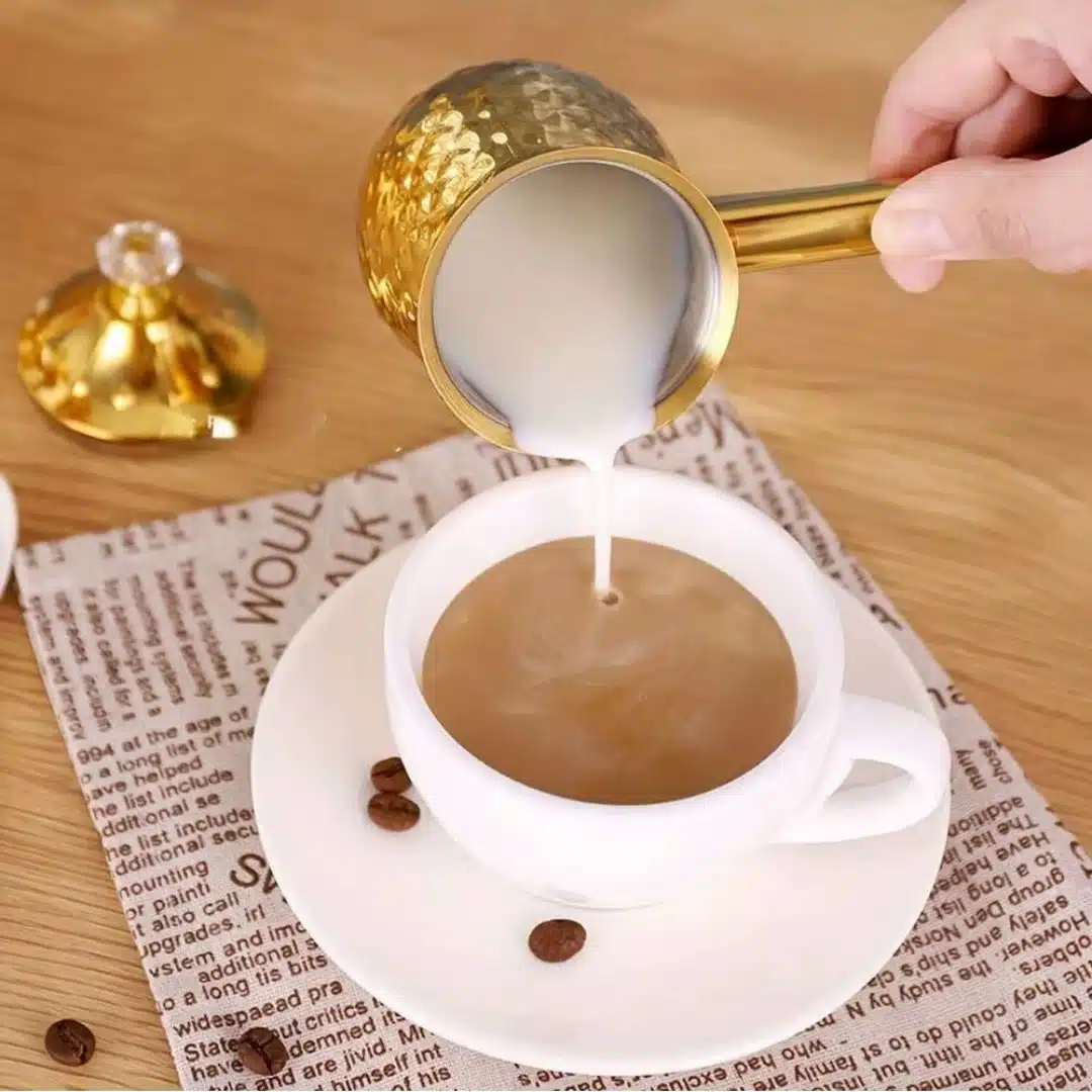 Cafetière turque en inox doré martelé avec couvercle