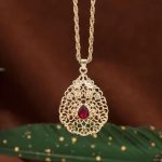 Colgante oriental de aleación con piedra