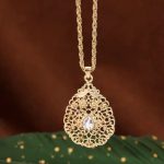 Colgante oriental de aleación con piedra