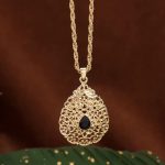 Colgante oriental de aleación con piedra
